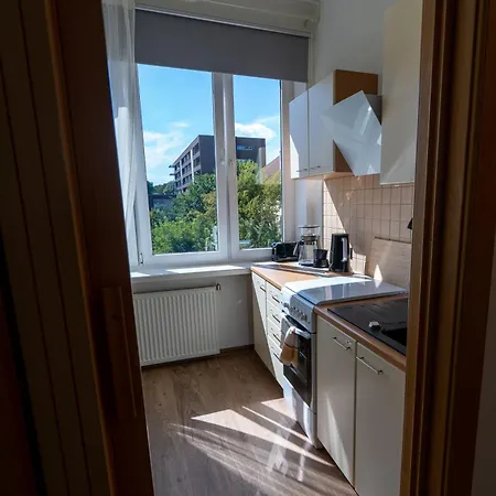 Trendy Kentmanni, Center *