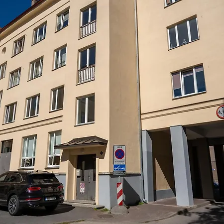 Trendy Kentmanni, Center * Reval